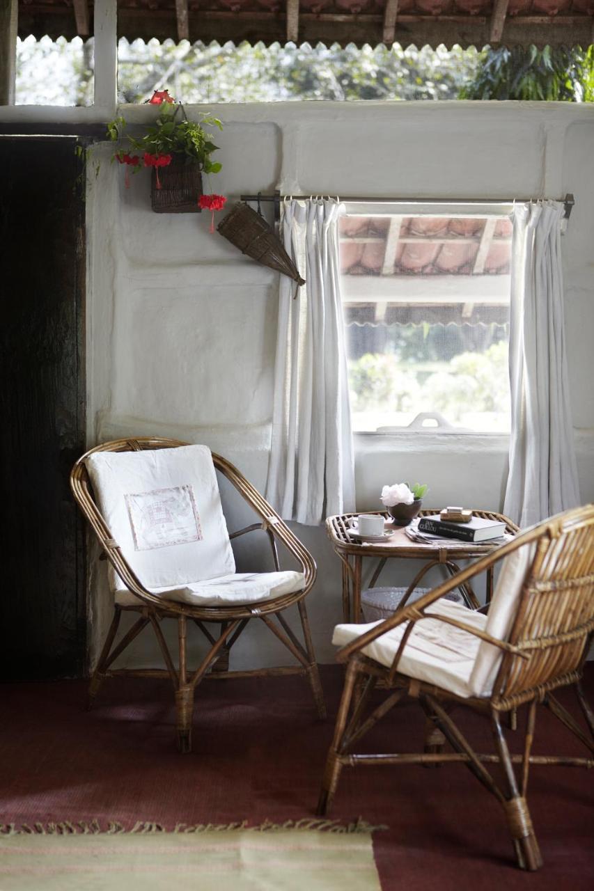 Tiger Tops Tharu Lodge Chitwan Extérieur photo